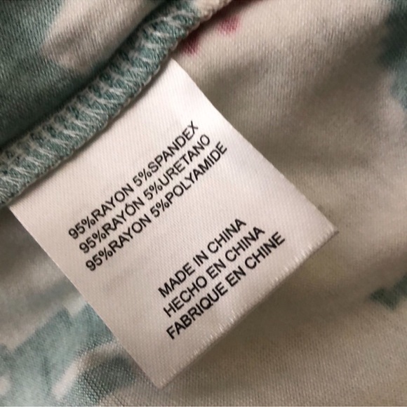 Women’s ModCloth pixel Christmas Dinosaur Print T-Shirt - White and Green small - Picture 5 of 5